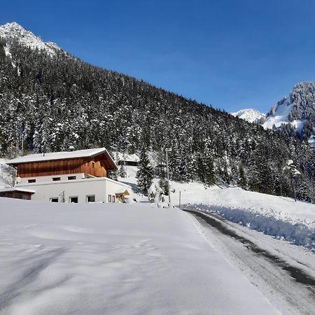Haus Adrian Apartment Wald am Arlberg Exterior foto