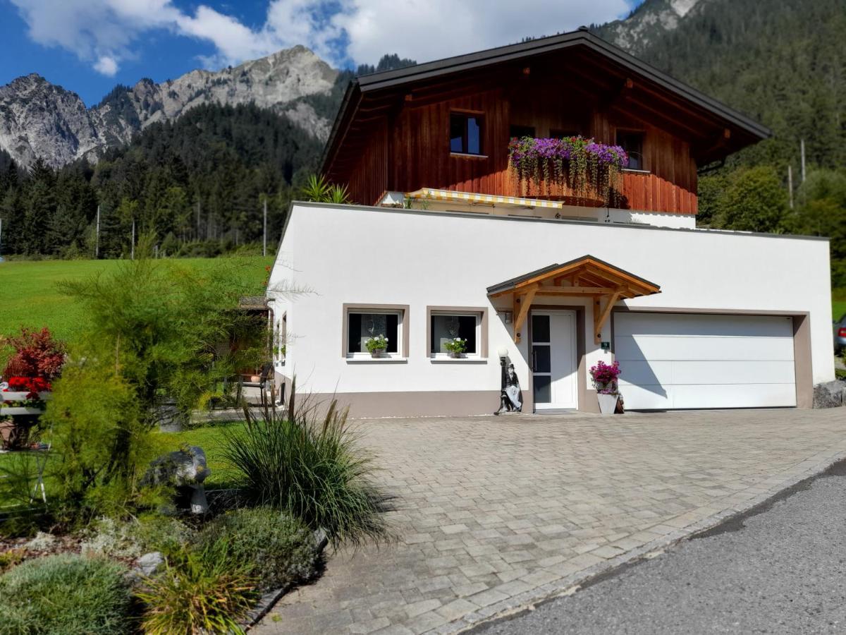 Haus Adrian Apartment Wald am Arlberg Exterior foto